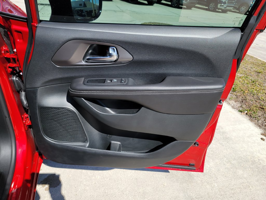 New 2026 Chrysler Pacifica Select FWD image 12
