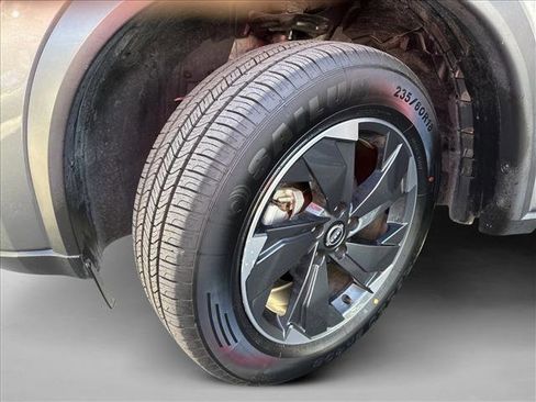 Used 2024 Nissan Rogue SV image 21