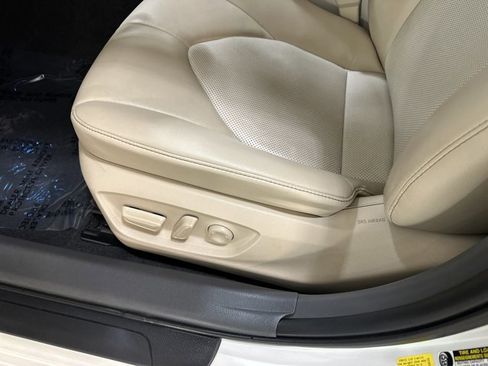 Used 2020 Toyota Camry XLE image 16