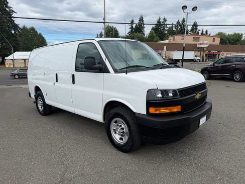 Used 2021 Chevrolet Express 2500 RWD image 3