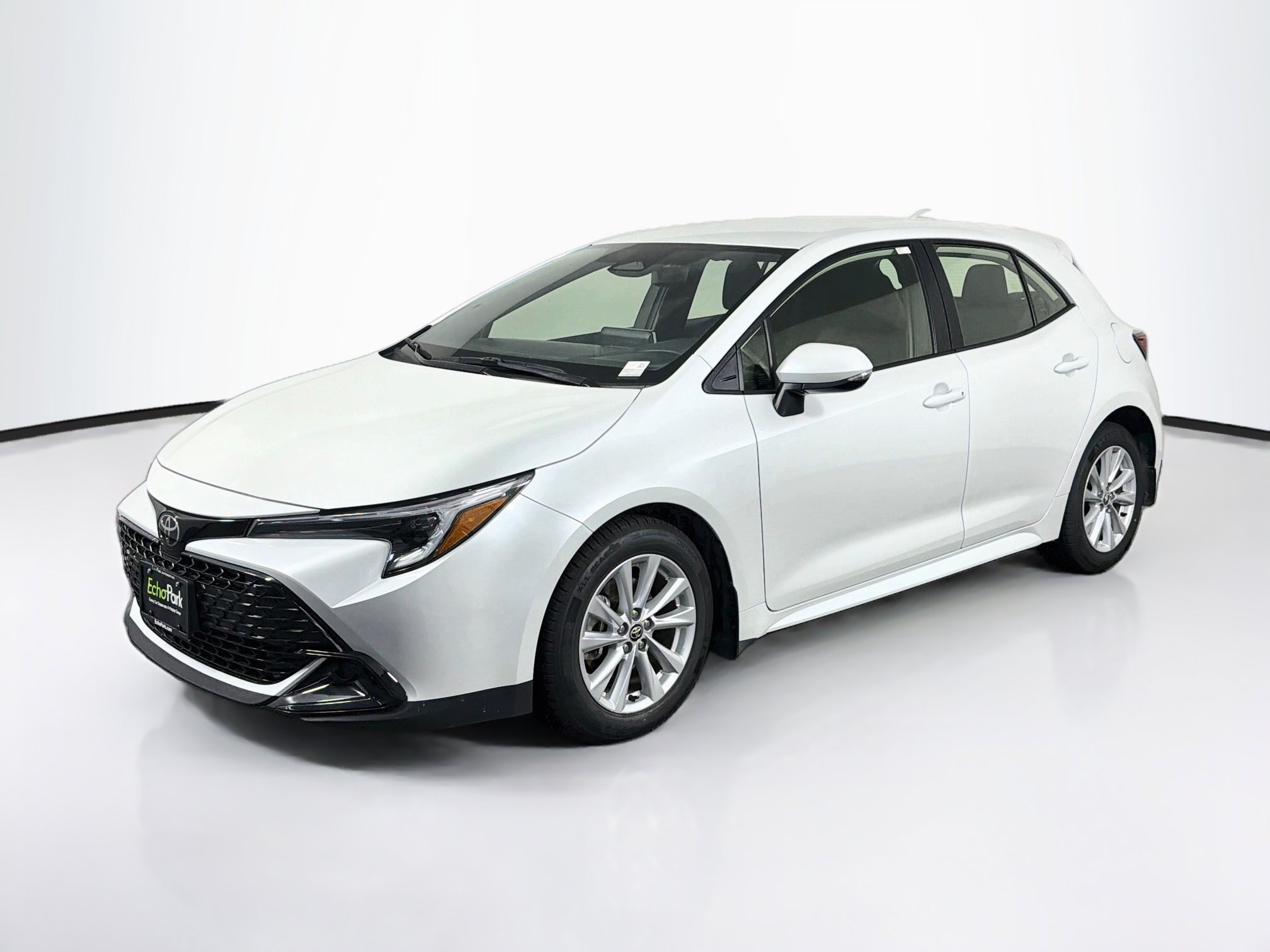 Used 2025 Toyota Corolla SE FWD image 3