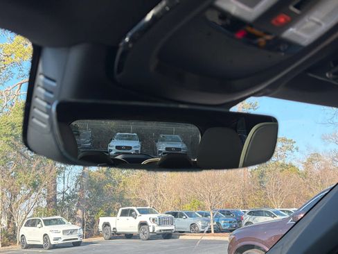 Certified 2025 Volvo XC90 B6 Plus image 32