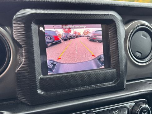 Used 2022 Jeep Gladiator Sport image 26