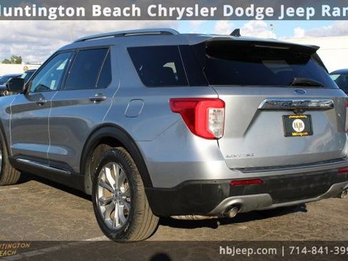 Used 2023 Ford Explorer Limited image 3