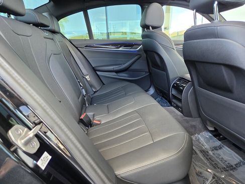 Used 2023 BMW 530i w/ Convenience Package RWD image 18