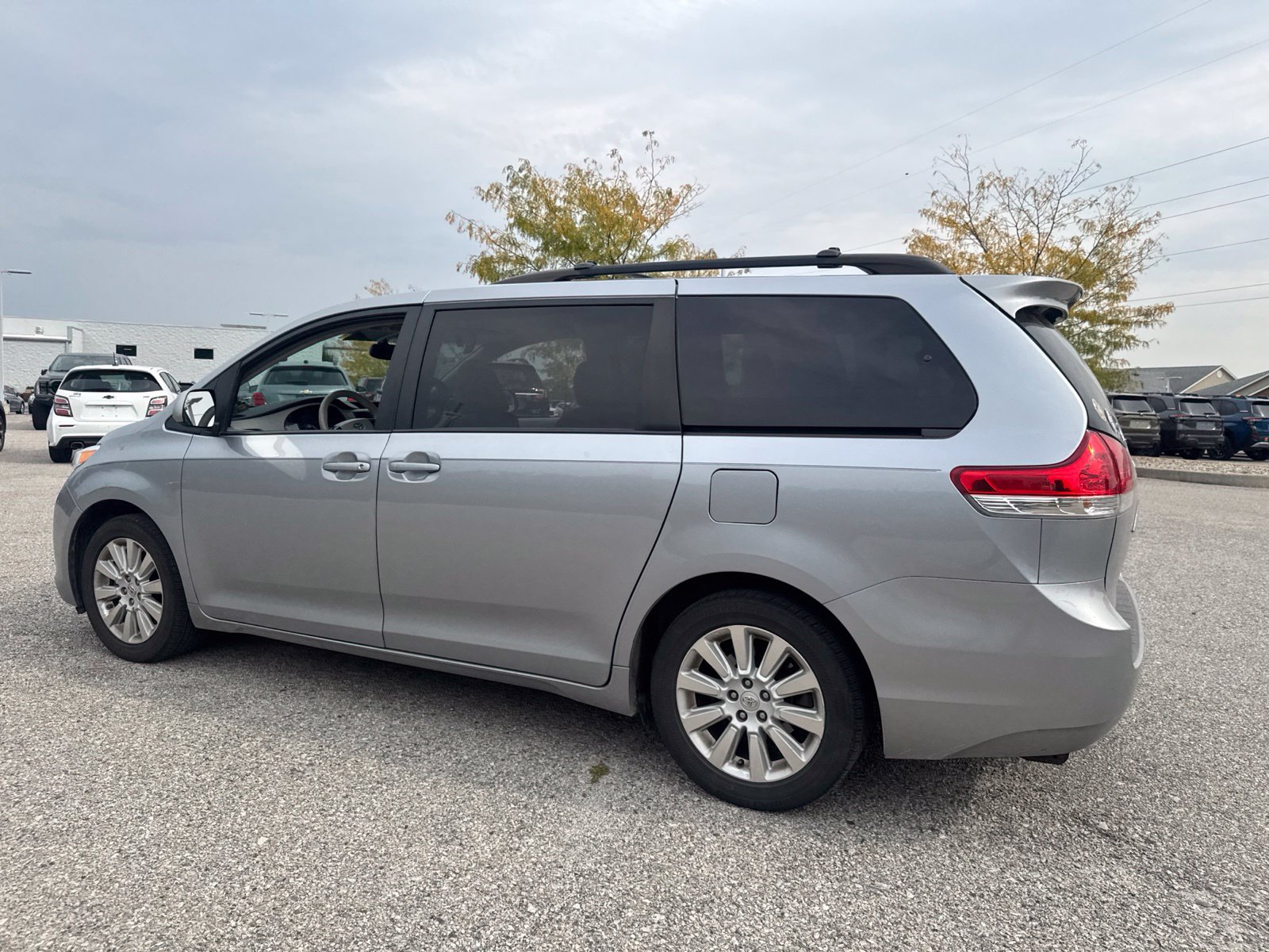 Used 2012 Toyota Sienna LE w/ Towing Pkg AWD/4WD image 25