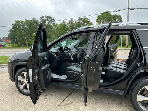 Used 2019 Jeep Cherokee Limited AWD/4WD image 9