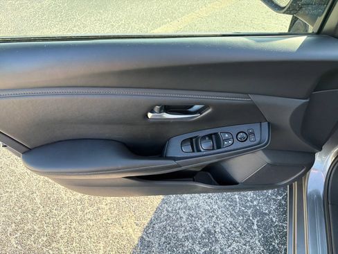 Used 2024 Nissan Sentra SV FWD image 27