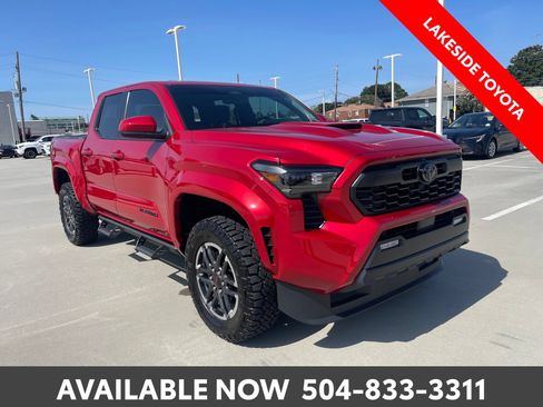 Used 2025 Toyota Tacoma TRD Sport AWD/4WD image 7