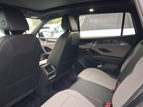 New 2026 Volkswagen Tiguan SE R-Line FWD image 11