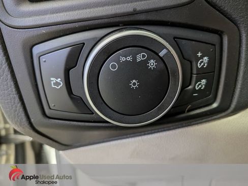 Used 2015 Ford Focus SE w/ SE Cold Weather Package FWD image 26