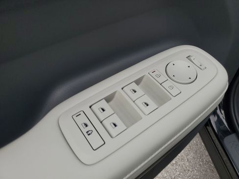 Used 2025 Hyundai Santa Fe SEL image 19