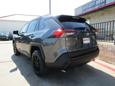 Used 2021 Toyota RAV4 XLE w/ Convenience Package AWD/4WD image 3