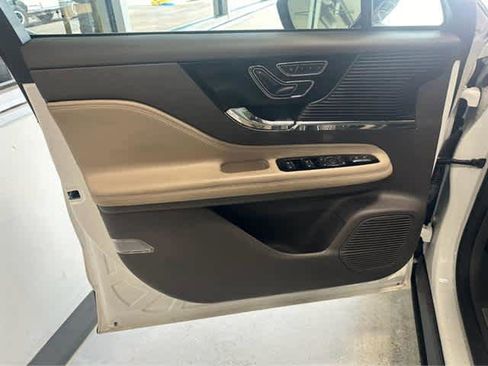 Used 2022 Lincoln Corsair Reserve w/ Equipment Group 201A image 11