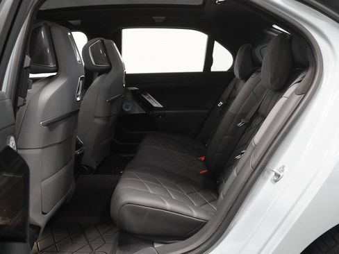 Used 2023 BMW 740i w/ Executive Package RWD image 13