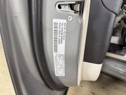 Used 2023 Chrysler Pacifica Touring-L AWD/4WD image 26