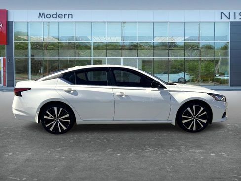 Certified 2021 Nissan Altima 2.5 SR w/ SR Premium Package image 4