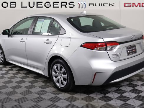 Used 2022 Toyota Corolla LE FWD image 5