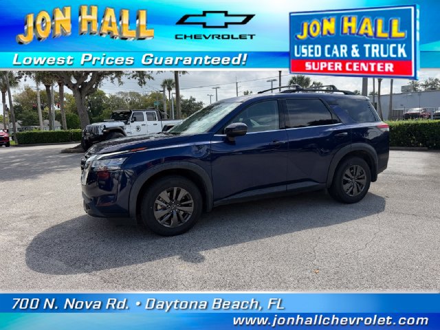 Used 2022 Nissan Pathfinder SV w/ SV Premium Package FWD image 2