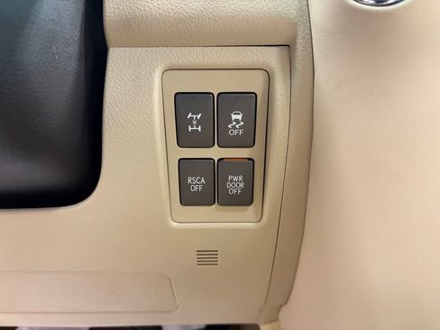 Used 2010 Lexus LX 570 4WD image 18
