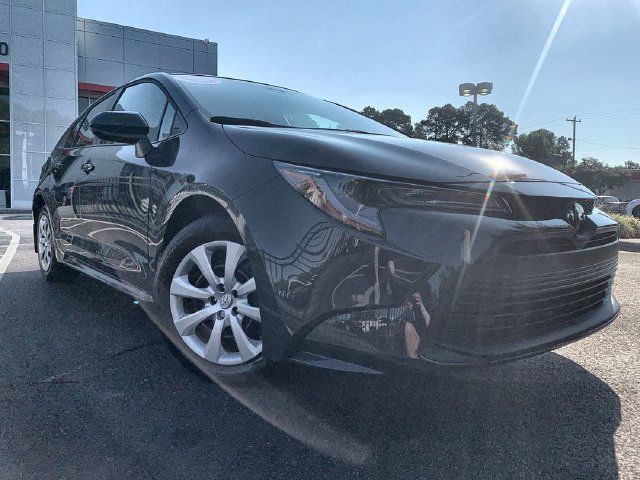 Used 2026 Toyota Corolla LE FWD image 2