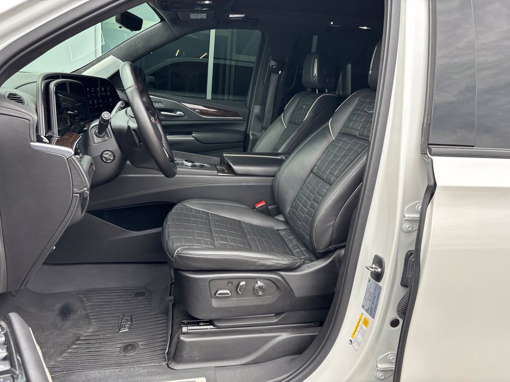 Used 2022 Cadillac Escalade Sport Platinum w/ LPO, ONYX Package AWD/4WD image 12