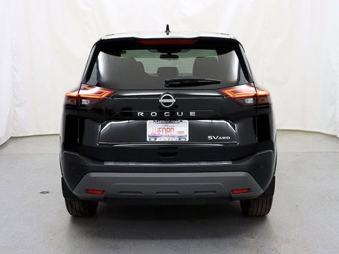 Used 2023 Nissan Rogue SV image 5