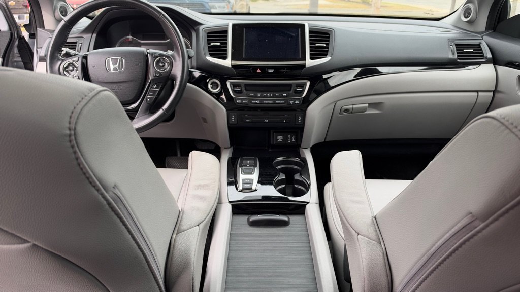 Used 2018 Honda Pilot Touring image 12