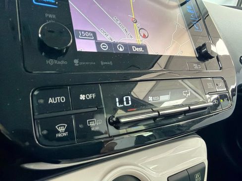 Used 2016 Toyota Prius Three Touring FWD image 26