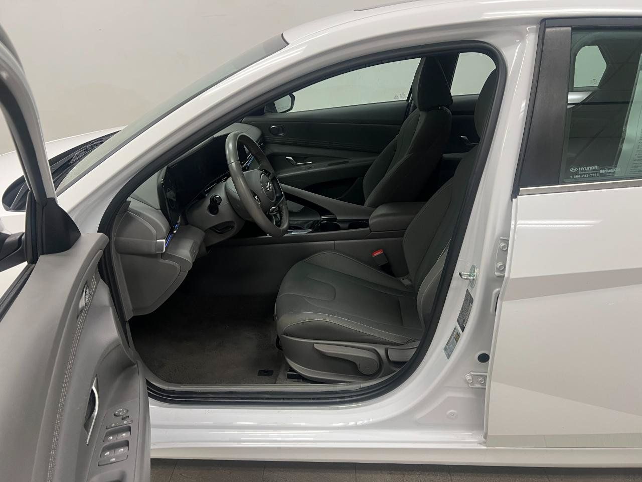 Used 2025 Hyundai Elantra SEL FWD image 22