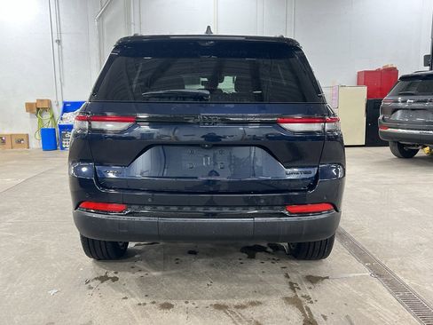 Used 2024 Jeep Grand Cherokee Limited w/ Luxury Tech Group II image 4