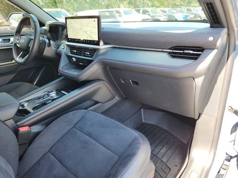 Used 2025 Ford Explorer ST image 13