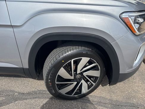 Used 2025 Volkswagen Atlas SE image 10