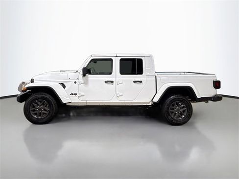 Used 2025 Jeep Gladiator Sport image 10