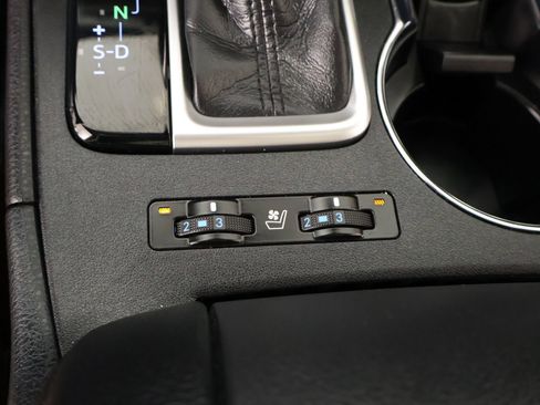 Used 2019 Toyota Highlander Limited Platinum AWD/4WD image 7