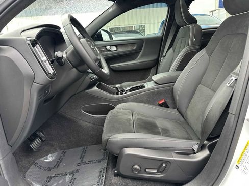 Certified 2023 Volvo C40 P8 Recharge Ultimate image 17