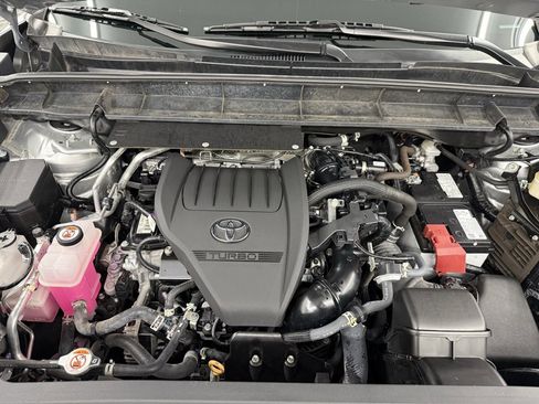Used 2024 Toyota Highlander LE image 35