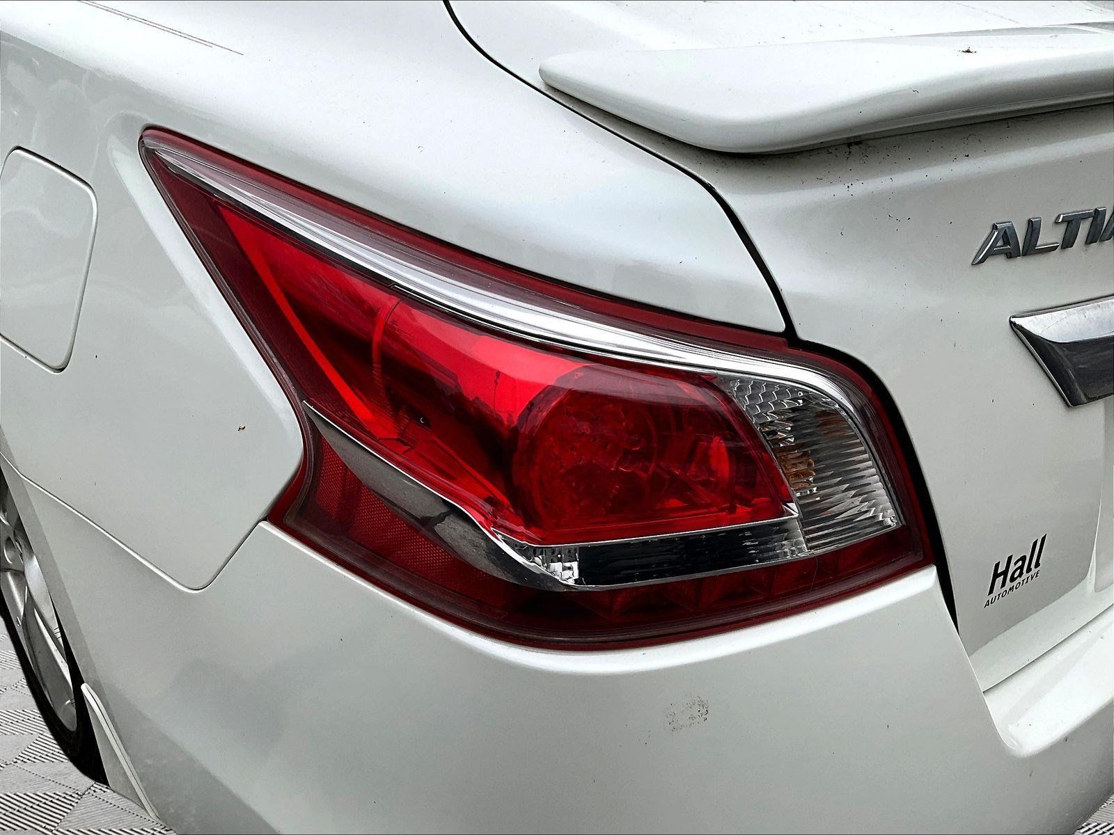 Used 2013 Nissan Altima 3.5 SL w/ Technology Pkg FWD image 23