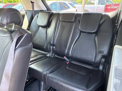 Used 2022 Kia Carnival EX FWD image 6