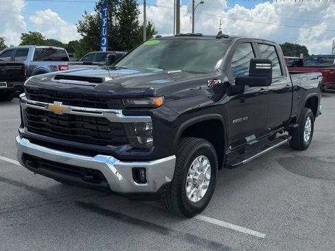 Used 2024 Chevrolet Silverado 2500 LT AWD/4WD image 2