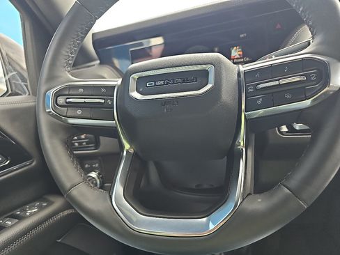 Used 2025 GMC Yukon Denali AWD/4WD image 18