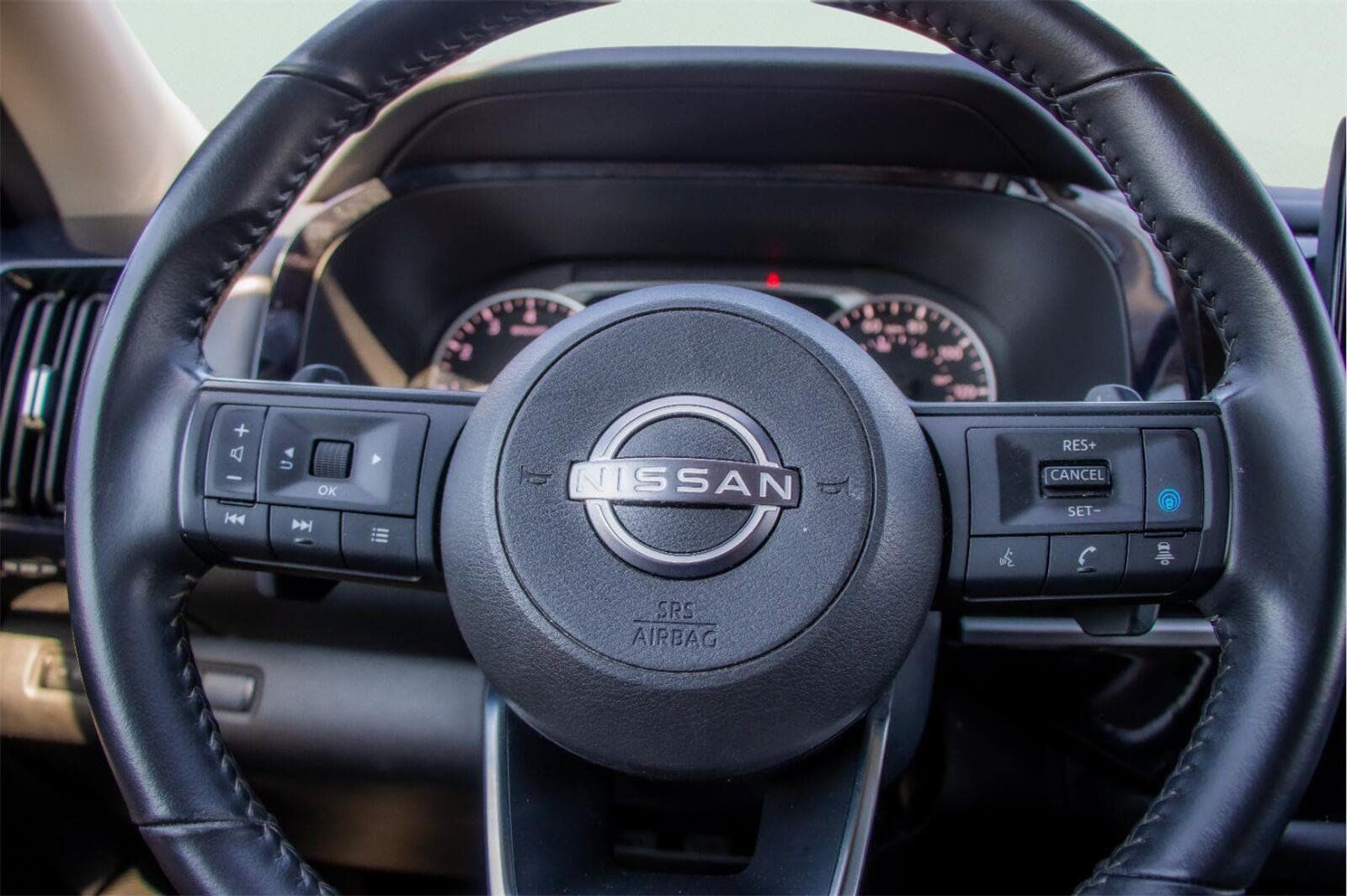 Used 2025 Nissan Pathfinder SV FWD image 10