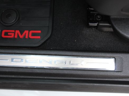Used 2023 GMC Acadia Denali w/ Denali Technology Package AWD/4WD image 61