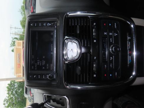 Used 2014 Chrysler Town & Country Touring FWD image 48