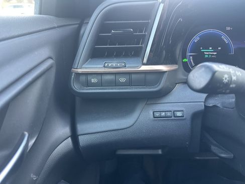 Used 2023 Toyota Crown XLE image 13