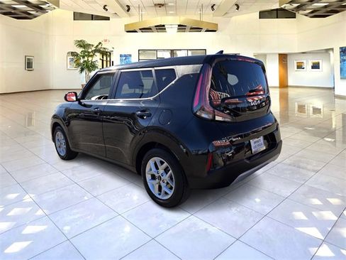 Used 2023 Kia Soul LX w/ LX Technology Package image 5
