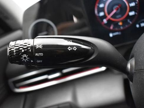 Used 2025 Hyundai Elantra SEL image 25