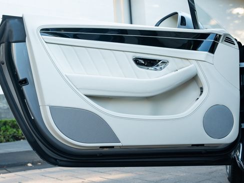 Used 2024 Bentley Continental GT V8 image 11