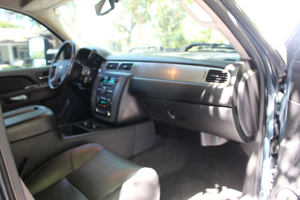 Used 2013 Chevrolet Silverado 2500 LTZ w/ LTZ Plus Package AWD/4WD image 16