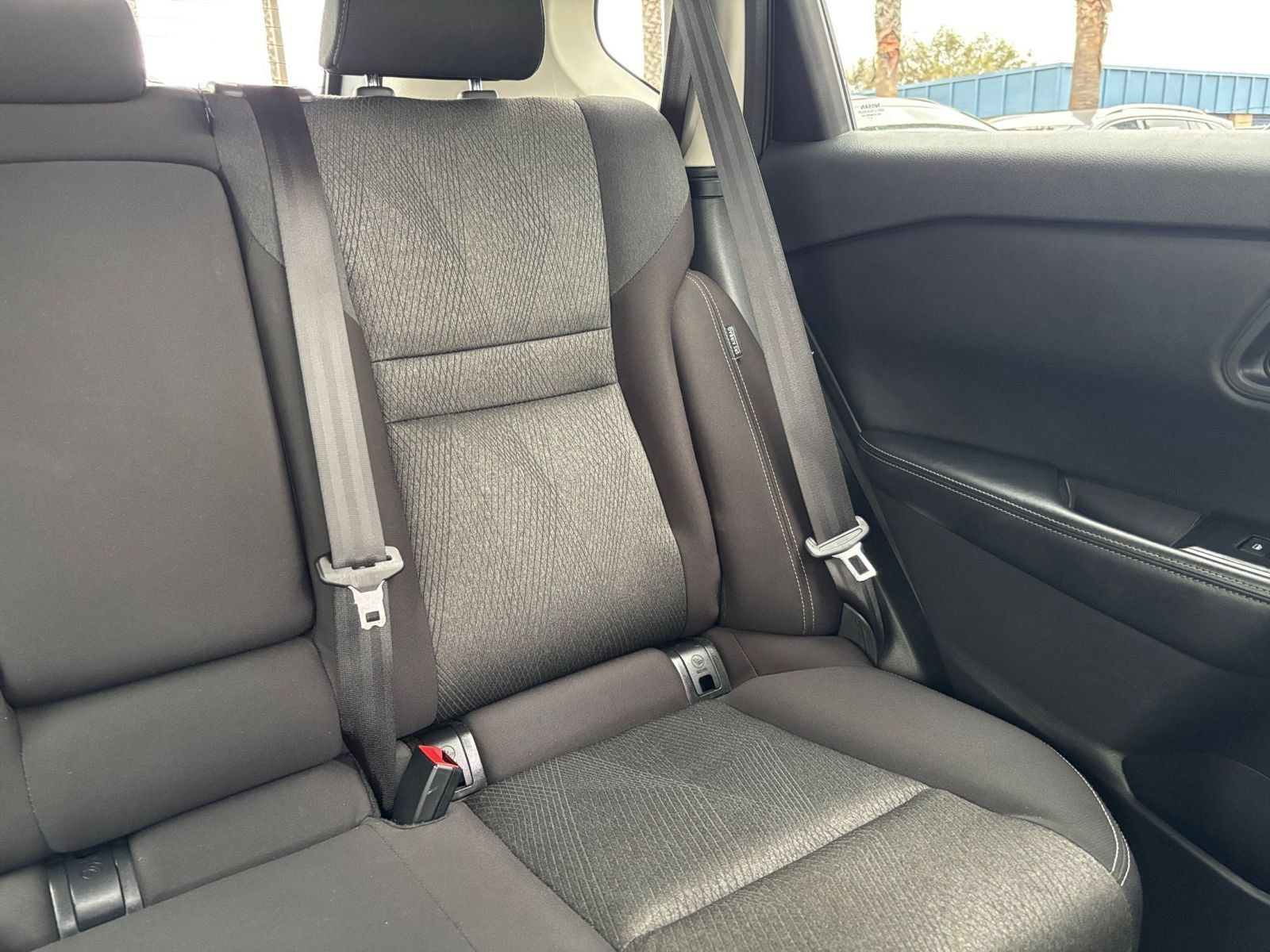 Used 2025 Nissan Rogue SV FWD image 38